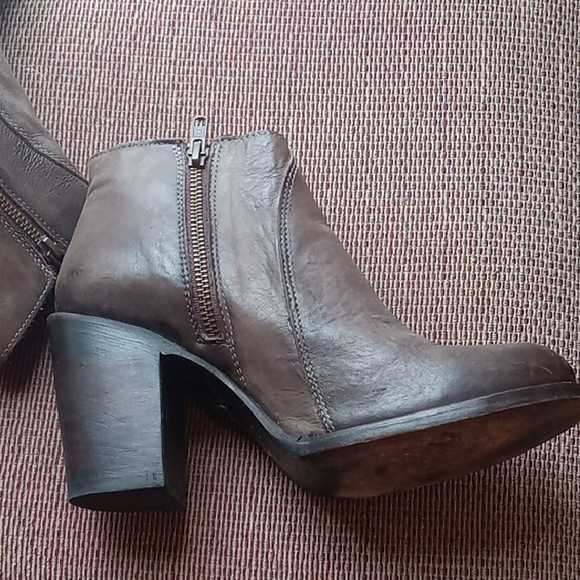 Freebird brown Ankle Boots with Side Lacing and Stacked Heel - Picture 5 of 8